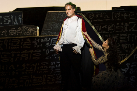 Lawrence Zazzo as Julius Caesar (photo)