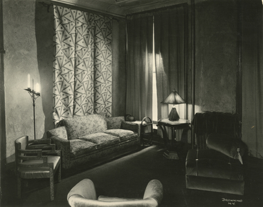 Interior, unidentified residence, New York, USA, c.1920-38 (gelatin silver photo)
