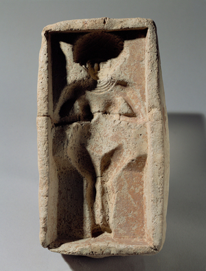 Mold in form of a woman with pearl necklace …