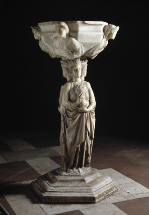 Benitier au pilier decore des trois vertus theologales et a la cuve decoree des bustes des quatres vertus cardinales, de 13eme siecle (sculpture)