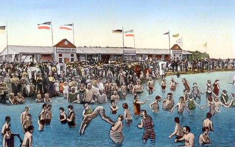 beach scene along the Rhine in Dusseldorf, postcard early 20th century