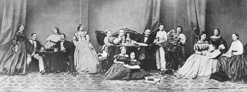 Family, 19th century (b/w photo)
