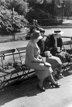 The procedure of a drinking cure, Grmany 1930s (b/w photo)