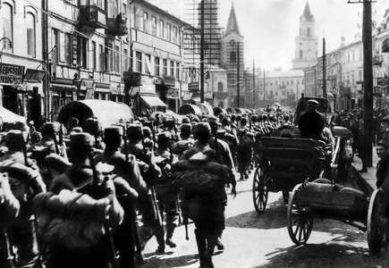 Scene from a German UFA war film, Austrian soldiers in a Galician city, 1920 (b/w photo)