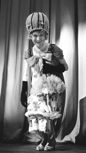 Oslo 19581206. Actor Lalla Carlsen (1889-1967) is the whole of Norway's Lalla Norwegian Revykunsten's foremost revision actor ..., 1958 (photo)