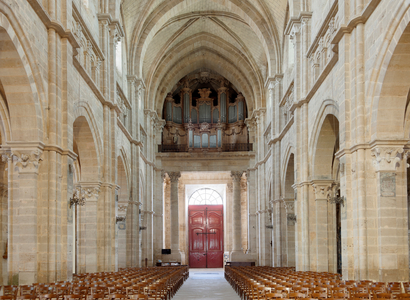 Cathédrale Saint-Mammès, Langres, France. Interior. The choir. (photo)
