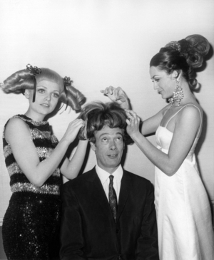 As part of the Presentation Of The Syndicat De La Haute Coifure Francaise A Wig For Roger Lanzac With The Help Of Two Models At The Hotel Hilton De Paris On February 28, 1967 (b/w photo)