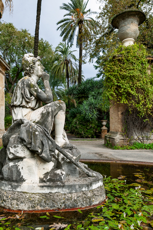 A fountain with a statue, The Botanical Gardens, Palermo, Sicily, Italy (photo)