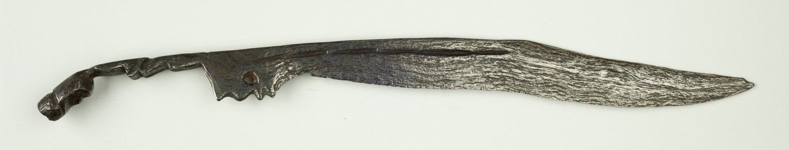 Knife (meteoric iron)