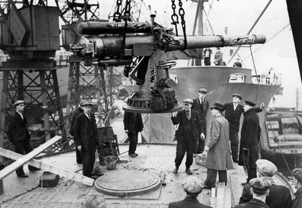 Armed allied merchant ships (photo)