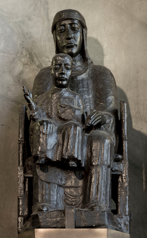 vierge noire de la cathédrale de Moulins XIIeme siecle (bois marouflé peint)
