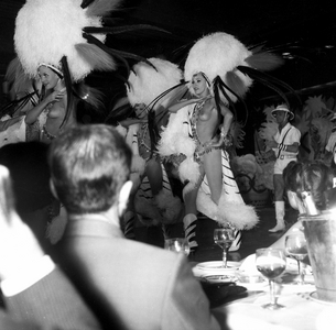 The premiere of the Lido revue ‘Pourquoi pas’ in Paris on 20 December 1966 (photo)