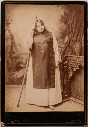 Ritratto di ragazza con vestito per il pellegrinaggio, Rome, Italy, 1890-10 (photo)