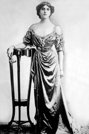 Anita Delgado Briones (1890-1962) spanish dancer, princess of Kapurthala c. 1920 (photo)