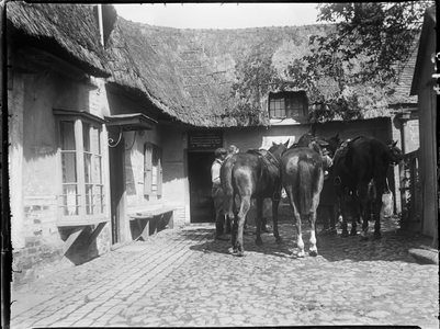 Royal Oak Inn, Wootton Rivers, Wiltshire, 08 May 1923 - 23 May 1923 (b/w photo)