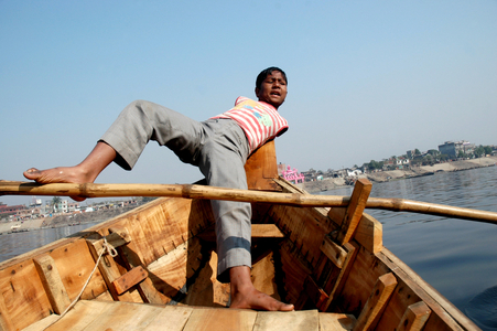 Sujon, 12 years old, had been born without hands but he takes part in the struggle for survival and ferries people across the Buriganga river. Sadarghat in Old Dhaka, Bangladesh. February 15, 2008.  (photo)