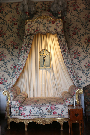 Vaux-le-vicomte castle, Louis XV bedroom, Maincy, France (photo)