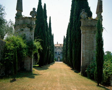 Entrance to the garden, rear facade of Villa Cetinale, Sovicille, Siena, Italy (photo)
