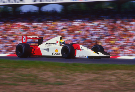 Alain Prost retrouve la McLaren MP4/4 pour des démonstrations au