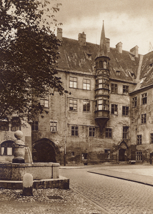Munchen / Munich: Alter Hof (b/w photo)