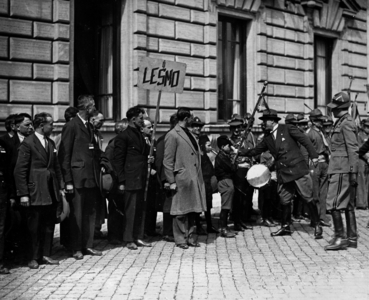Historical photographs : Mussolini reviews the dopolavoristi of Lombardy, Italy 1930