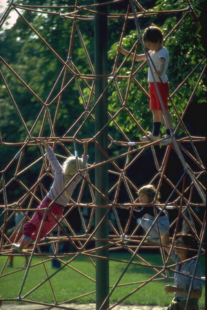Children's playground in Munich Neuhausen, 1990 (photo)