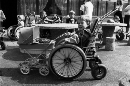 Kindergarten for the physically handicapped in Leipzig, 1990 (photo)