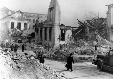 II. WK, Destroyed Berlin, 1945 (photo)