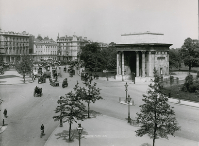 Hyde Park Corner, London; photograph (b/w photo)