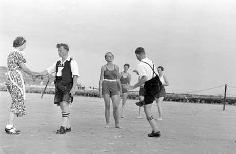 Summer holidays on the North Sea Island Borkum, Germany 1930s (b/w photo)
