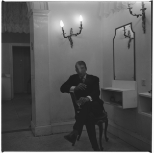 Raphael - Hairdresser, portrait of associate of Vidal Sassoon, hairdressing pioneer, London, UK, mid 1950's (b/w photo)
