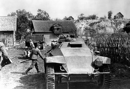 German motorized infantry on the Eastern Front, 1941 (b/w photo)