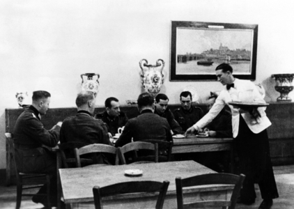 Wehrmacht soldiers in a soldiers' home in France, 1940 (b/w photo)