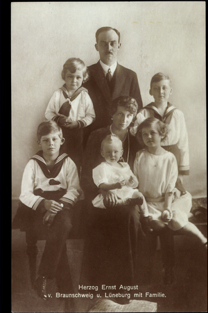 Ak Herzog Ernst August von Braunschweig Lüneburg with family (b/w photo)