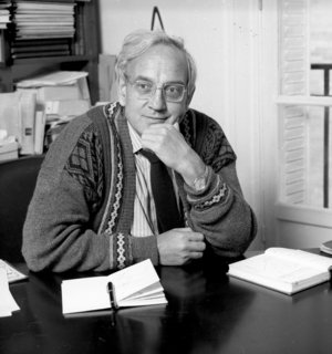 MAX GALLO