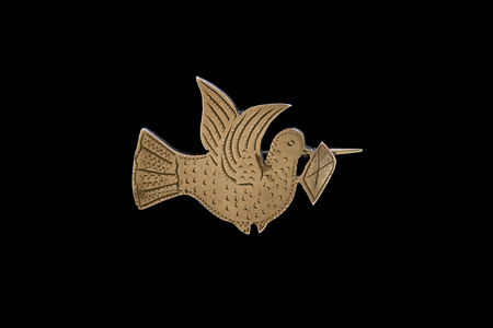 South African Coin refashioned into dove pendant by Anglo-Boer War POW's (photo)