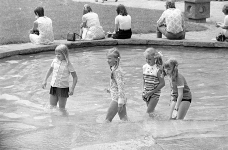 Participants of the "Pippi Longstocking" competition on a tour of Munich, 1970 (b/w photo)