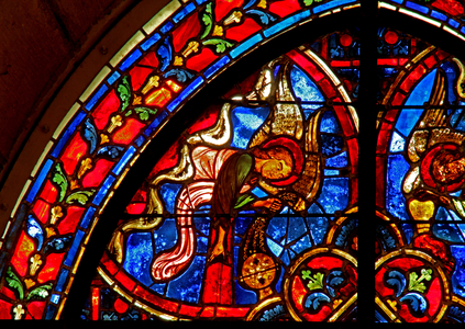 Window w2 depicting angels (stained glass)