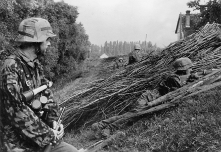 German soldiers on the Eastern front, 1944 (b/w photo)