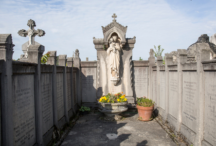 Loyasse Cemetery, Lyon, 2016 (photography)