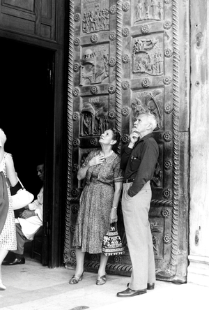 Pisa, in Front of the Door of San Ranieri, Benedetto Pisano, 1965 (b/w photo)
