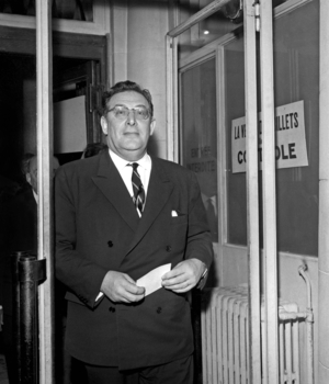 Leon Zitrone at the Premiere of the play "Des journee entieres dans les arbres" by MargueriteDuras, Paris, 2 December 1965 (photo)