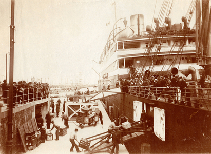 Historical - port everyday life (photo)