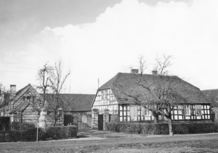 Mayor's farm in Adelig-Reetz, 1942 (b/w photo)