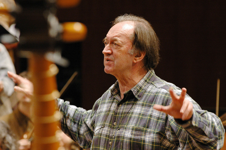 Nikolaus Harnoncourt conducting the Concentus Musicus Vienna during rehearsal for the Chorkonzert Nr