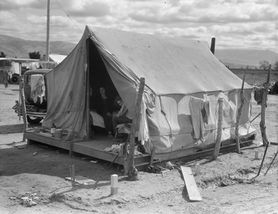 Arkansas family in California, 1936 (b/w photo)