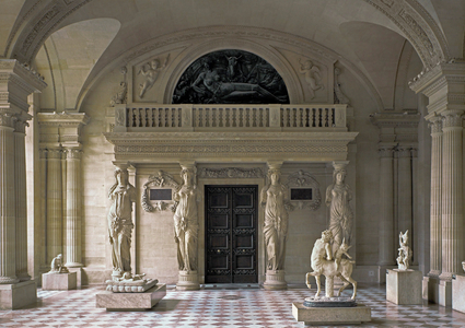 Caryatides, carrying a balcony for musicians …