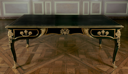 18th century desk, 1725-30 (objet d'art)
