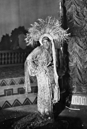 Max Hansen as Fritzi Massary in 'A Woman of Format', 1927 (b/w photo)