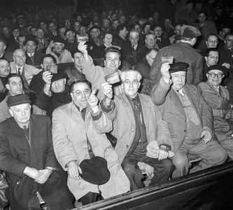 Meeting of taxi drivers in Paris (Mutualite), March 19, 1959 (b/w photo)